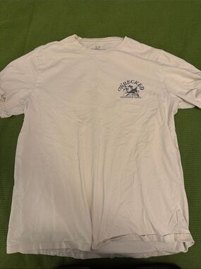 Vineyard Vines White Short-Sleeve 'Wrecked' Graphic Tee